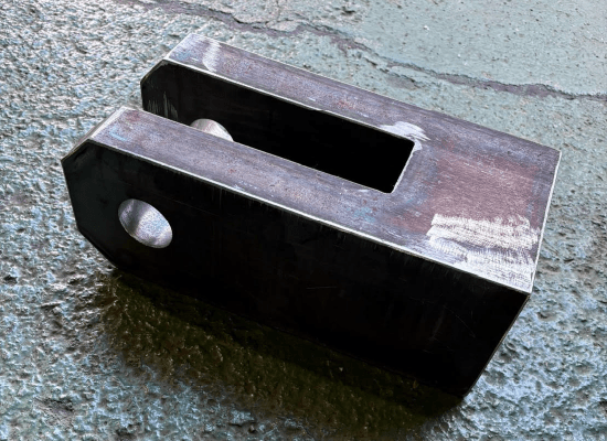 ガス溶断（140ミリ厚）への50Φキリ穴加工